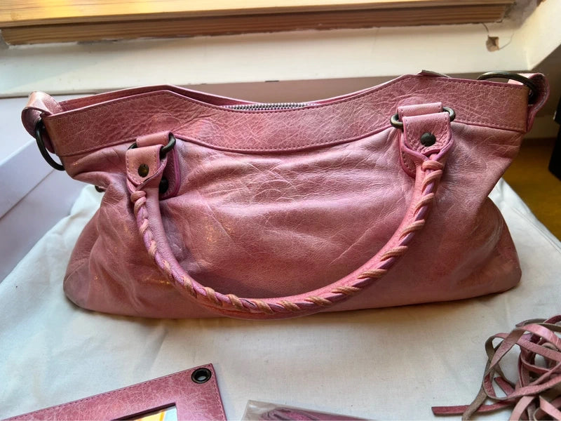 Balenciaga le city Motorcycle Bag in stunning Pink!